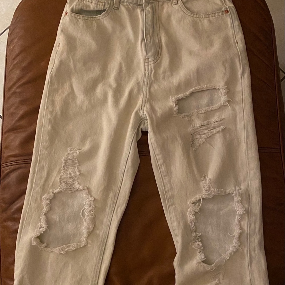 Pretty little thing white ripped mom jeans - Picture 2 of 6